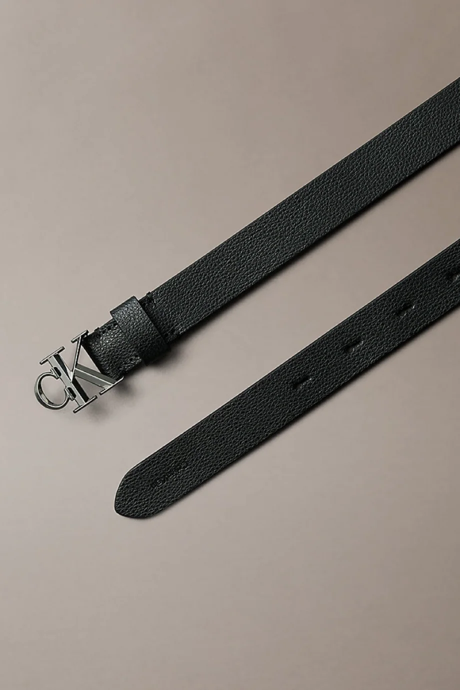 Calvin Klein Fasetli CK Tokalı 25 mm Doku Deri Kadın Siyah Kemer LV04F7060G-YIP