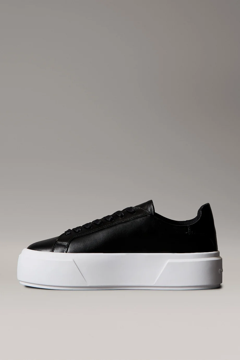 Calvin Klein Flatform Bağcıklı Deri Kadın Siyah Sneaker YW0YW01928-BEH