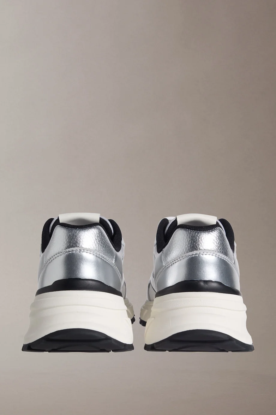 Calvin Klein Hike Runner Bağcıklı File Detaylı Metalik Kadın Gri Sneaker YW0YW02063-0IX