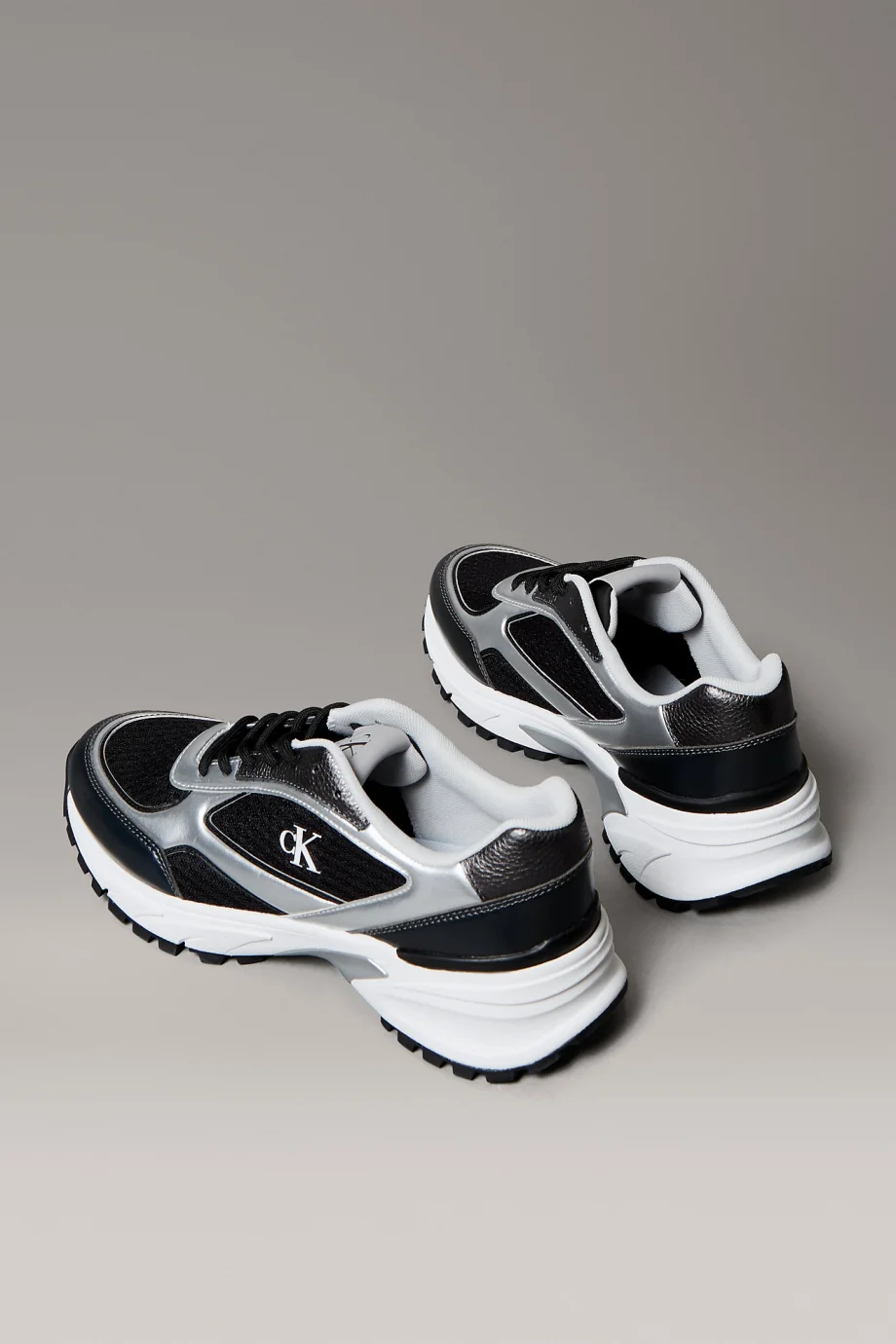 Calvin Klein Hike Runner Bağcıklı File Karışımlı Metalik Erkek Siyah Sneaker YM0YM01402-01L