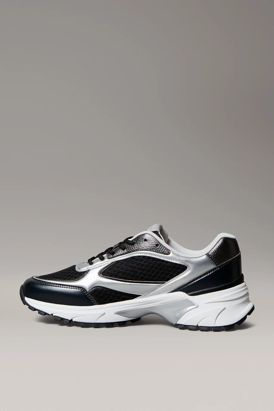 Calvin Klein Hike Runner Bağcıklı File Karışımlı Metalik Erkek Siyah Sneaker YM0YM01402-01L