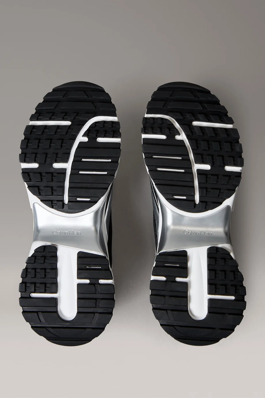 Calvin Klein Hike Runner Bağcıklı File Karışımlı Metalik Erkek Siyah Sneaker YM0YM01402-01L