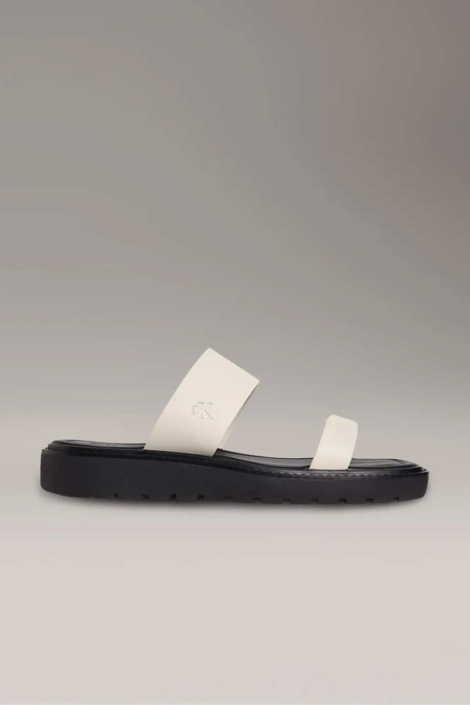 Calvin Klein Halat Detaylı Yumuşak Deri Monogramlı Kadın Siyah  Sandalet YW0YW01864-0HG