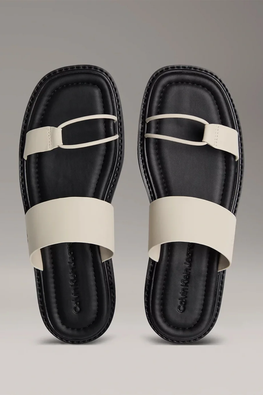 Calvin Klein Halat Detaylı Yumuşak Deri Monogramlı Kadın Siyah  Sandalet YW0YW01864-0HG