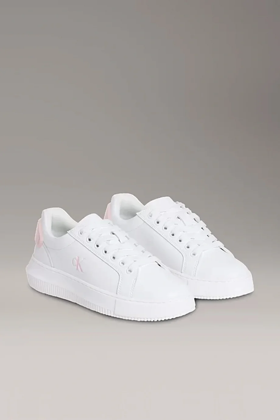 Calvin Klein Kadın Kalın Tabanlı Arma Detaylı Deri Beyaz Sneaker YW0YW01846-0LD