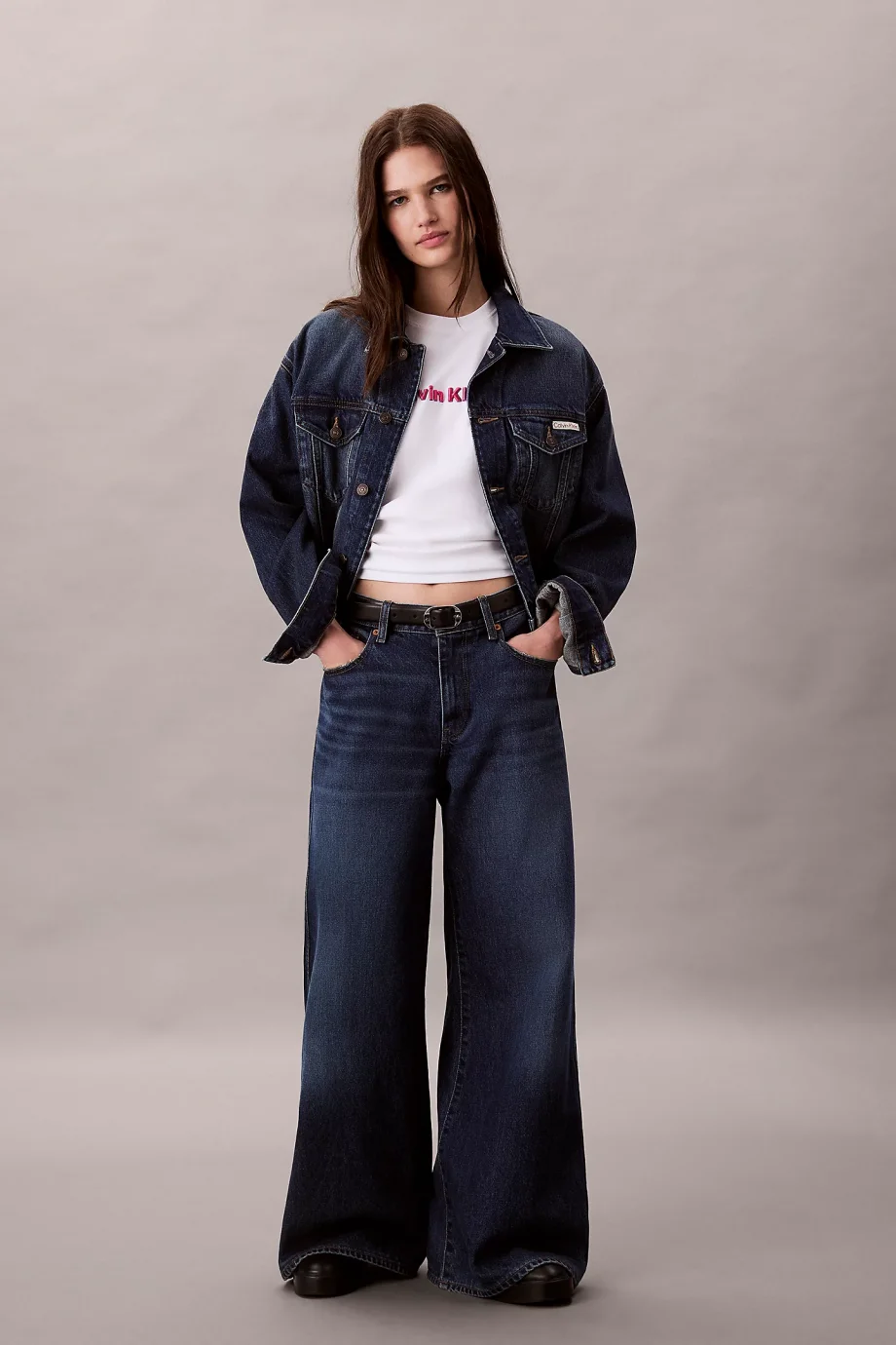 Calvin Klein Kısa Kollu 2 Renkli 3D Nakışlı Logolu Kadın T-shirt LV047D205G-YAA