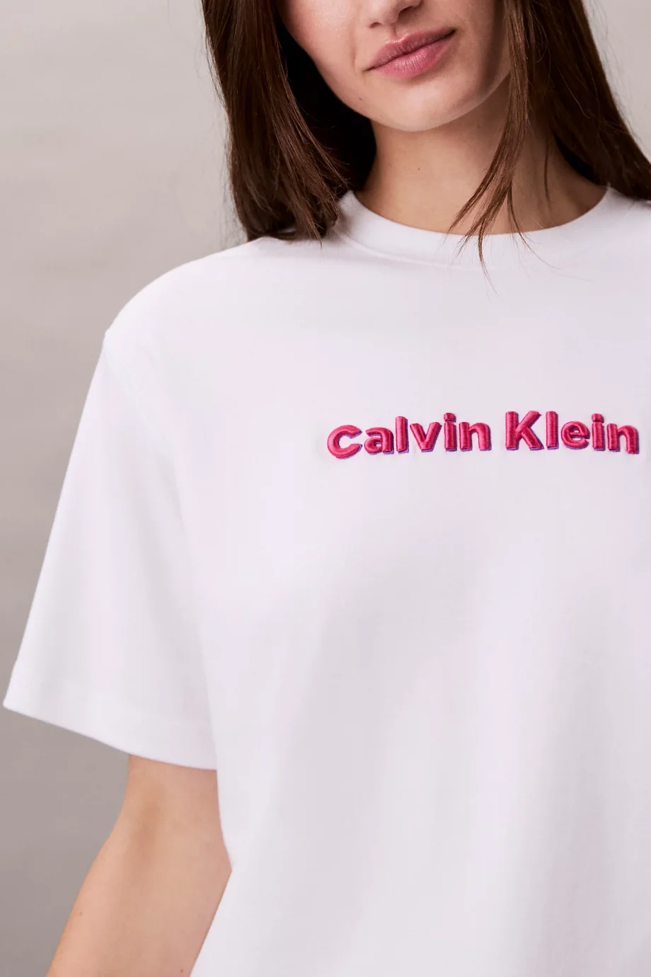 Calvin Klein Kısa Kollu 2 Renkli 3D Nakışlı Logolu Kadın T-shirt LV047D205G-YAA