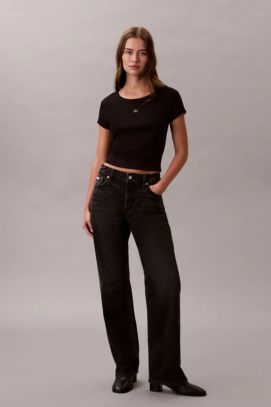 Calvin Klein Kadın Etiketli Fitilli Kısa Siyah  Crop LV047C200G-UB1