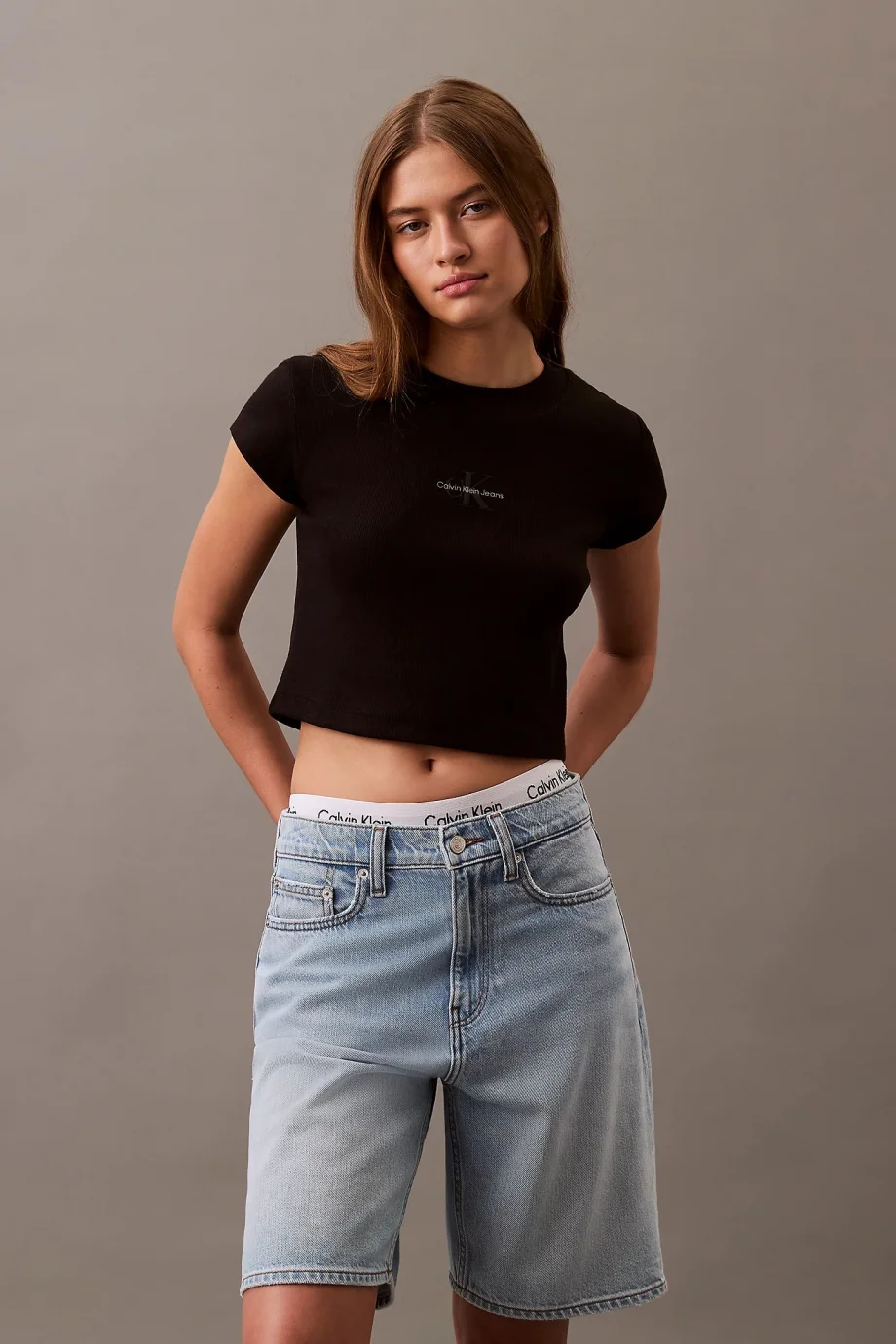 Calvin Klein A- MONOGRAM BABY TEE Kadın T-shirt LV047AB802-UB1