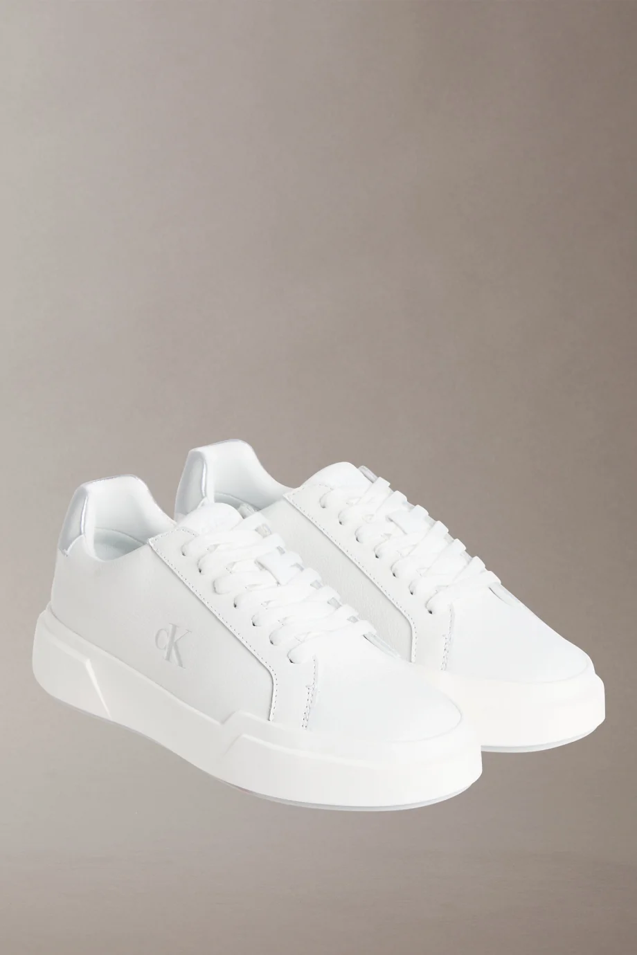 Calvin Klein Kalın Tabanlı Bağcıklı Metalik Deri Kadın Beyaz Sneaker YW0YW01948-0LC