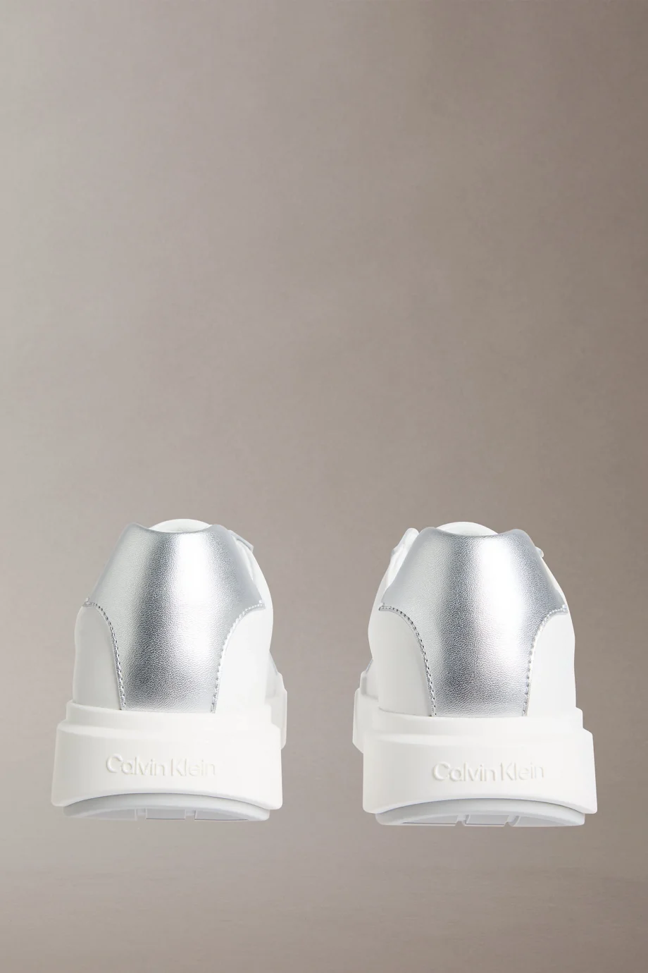 Calvin Klein Kalın Tabanlı Bağcıklı Metalik Deri Kadın Beyaz Sneaker YW0YW01948-0LC