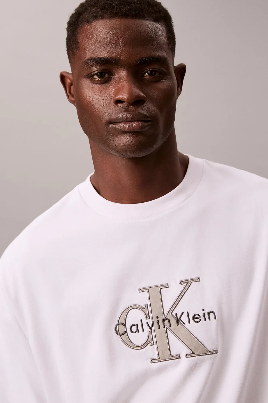 Calvin Klein Kısa Kollu 16S Üç Renkli Monologo Grafikli Erkek Beyaz T-shirt LV04RE815G-YAF