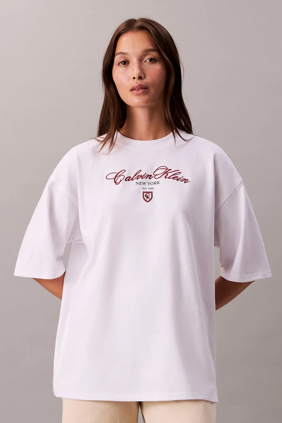 Calvin Klein Kısa Kollu Oversize CK NY Kadın Beyaz T-shirt LV047E232G-YAA