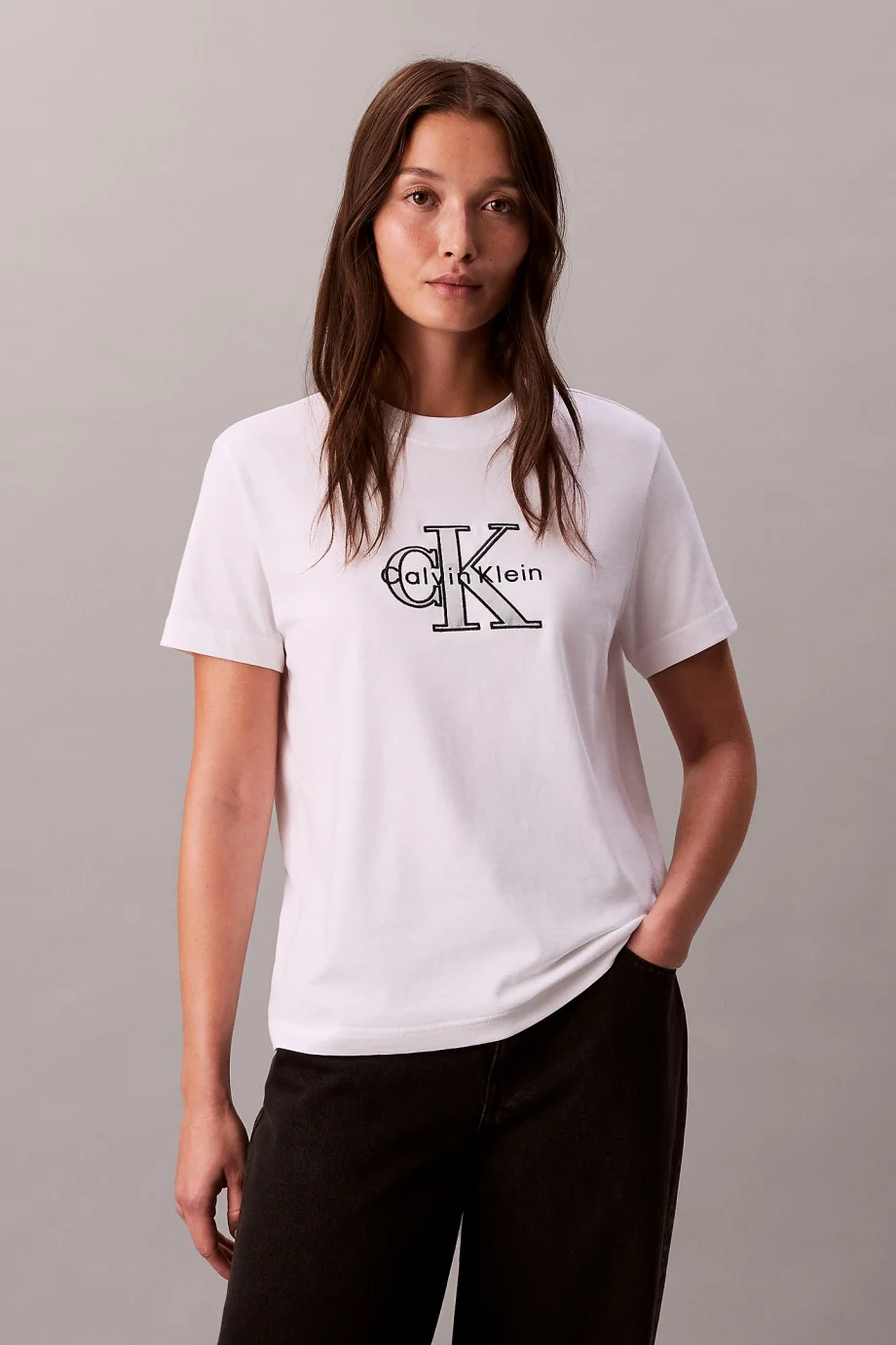 Calvin Klein Kısa Kollu Klasik Monologo Metalik Bisiklet Yaka Kadın Beyaz T-shirt LV047E819G-YAA