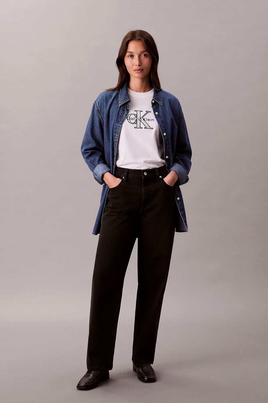 Calvin Klein Kısa Kollu Klasik Monologo Metalik Bisiklet Yaka Kadın Beyaz T-shirt LV047E819G-YAA