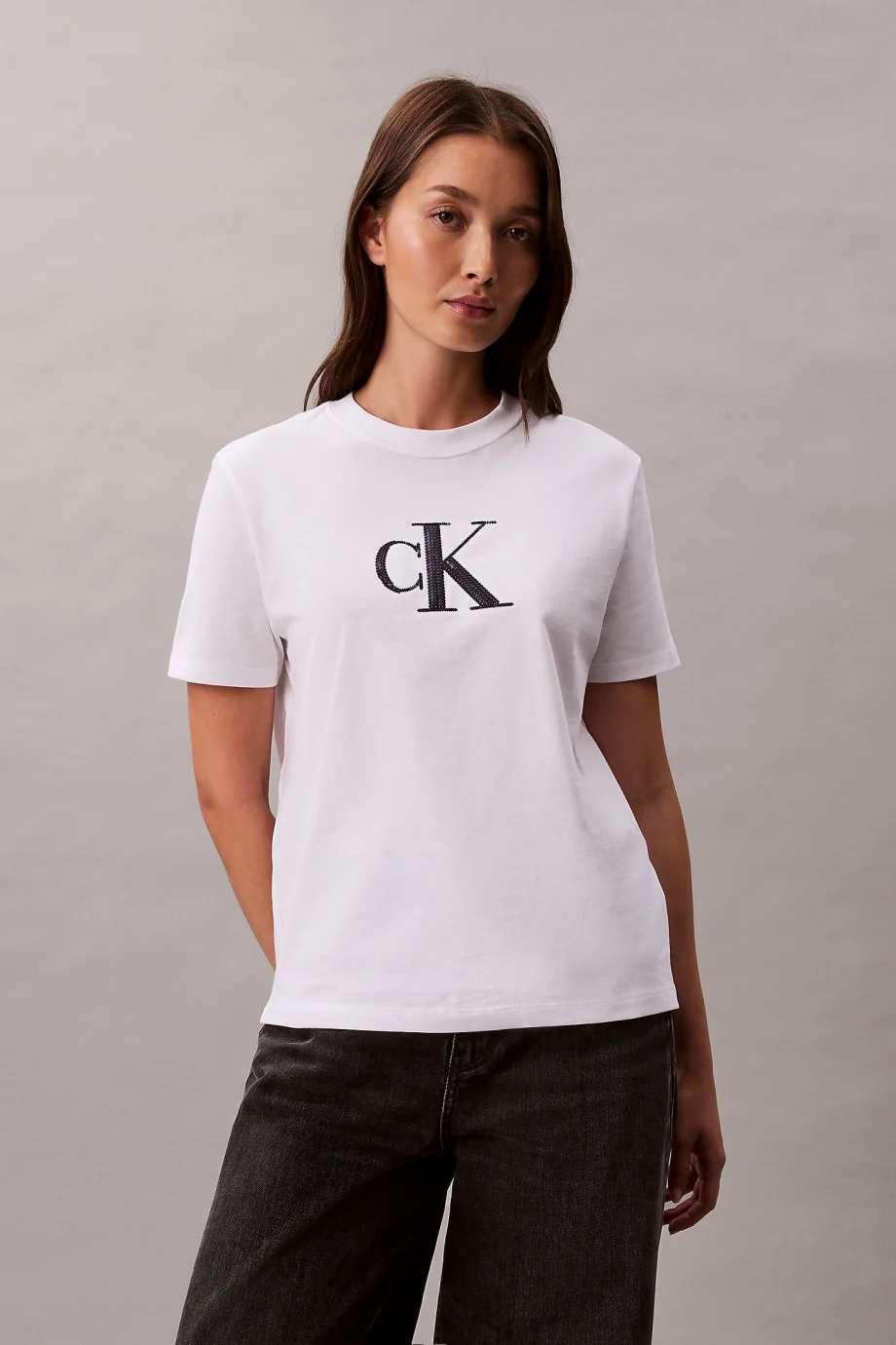 Calvin Klein Kısa Kollu Payetli CK Grafikli Kadın Beyaz T-shirt LV044E215G-YAA