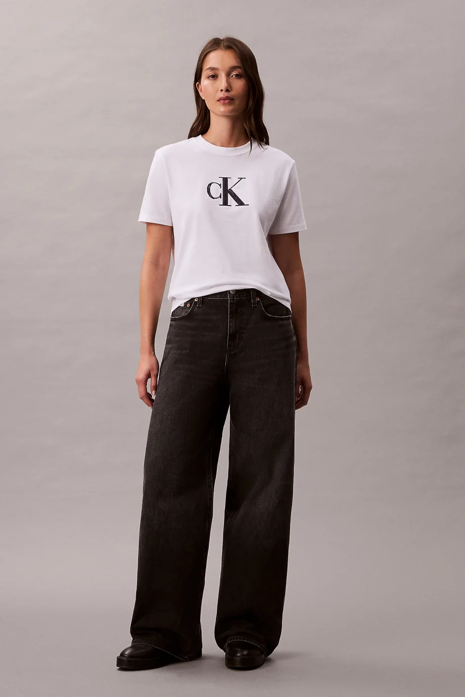 Calvin Klein Kısa Kollu Payetli CK Grafikli Kadın Beyaz T-shirt LV044E215G-YAA