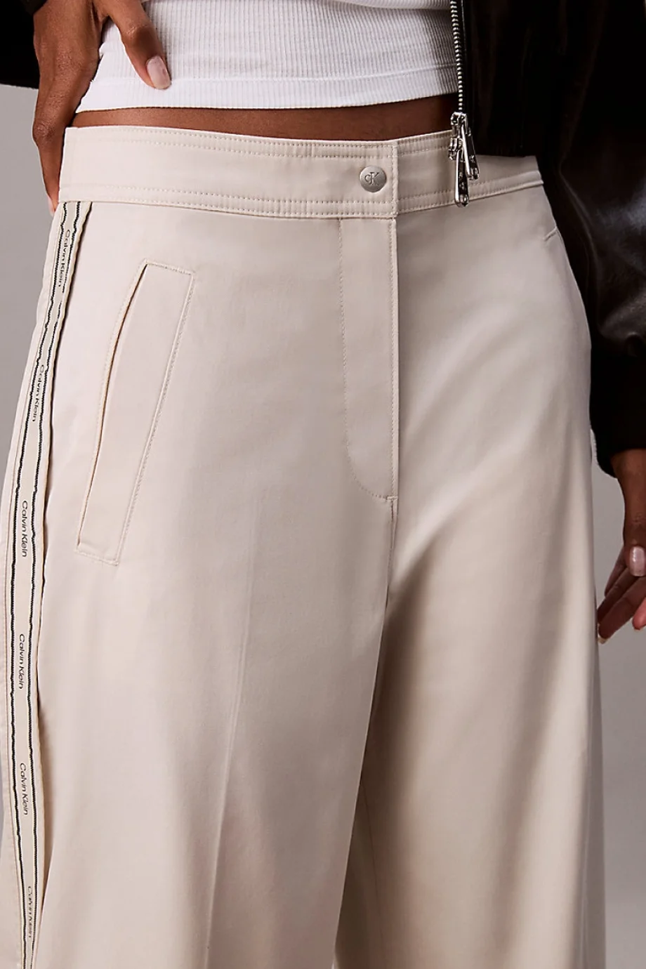 Calvin Klein Pamuklu Twill Tamamı Baskılı Logolu Çizgili Kadın Beyaz Pantolon LV044D612G-GTR