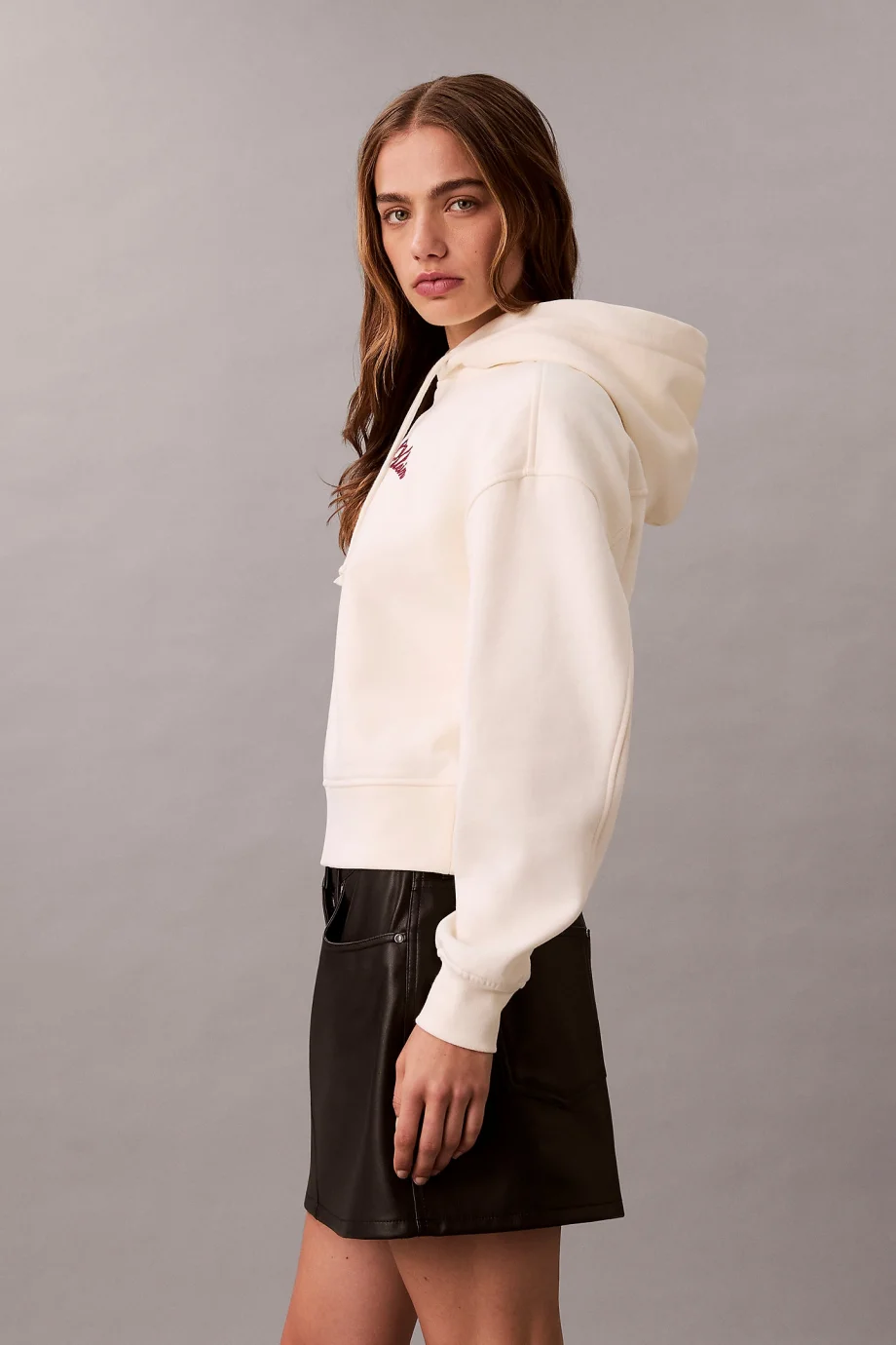 Calvin Klein Uzun Kollu Kısa Grafikli Kapüşonlu Kadın Beyaz Sweatshirt LV047E208G-YAT