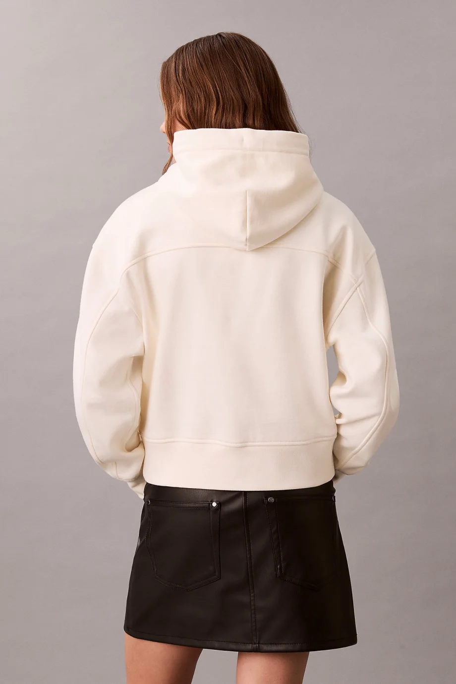 Calvin Klein Uzun Kollu Kısa Grafikli Kapüşonlu Kadın Beyaz Sweatshirt LV047E208G-YAT