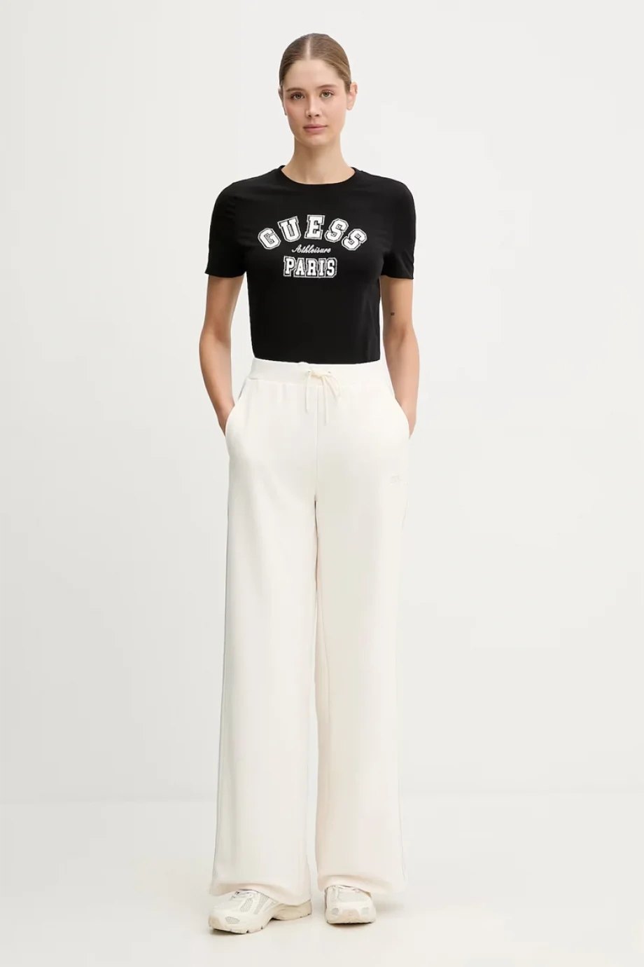 Guess Anita Bisiklet Yaka Kısa Kollu Kadın Siyah T-shirt V6RI15J1314-JBLK