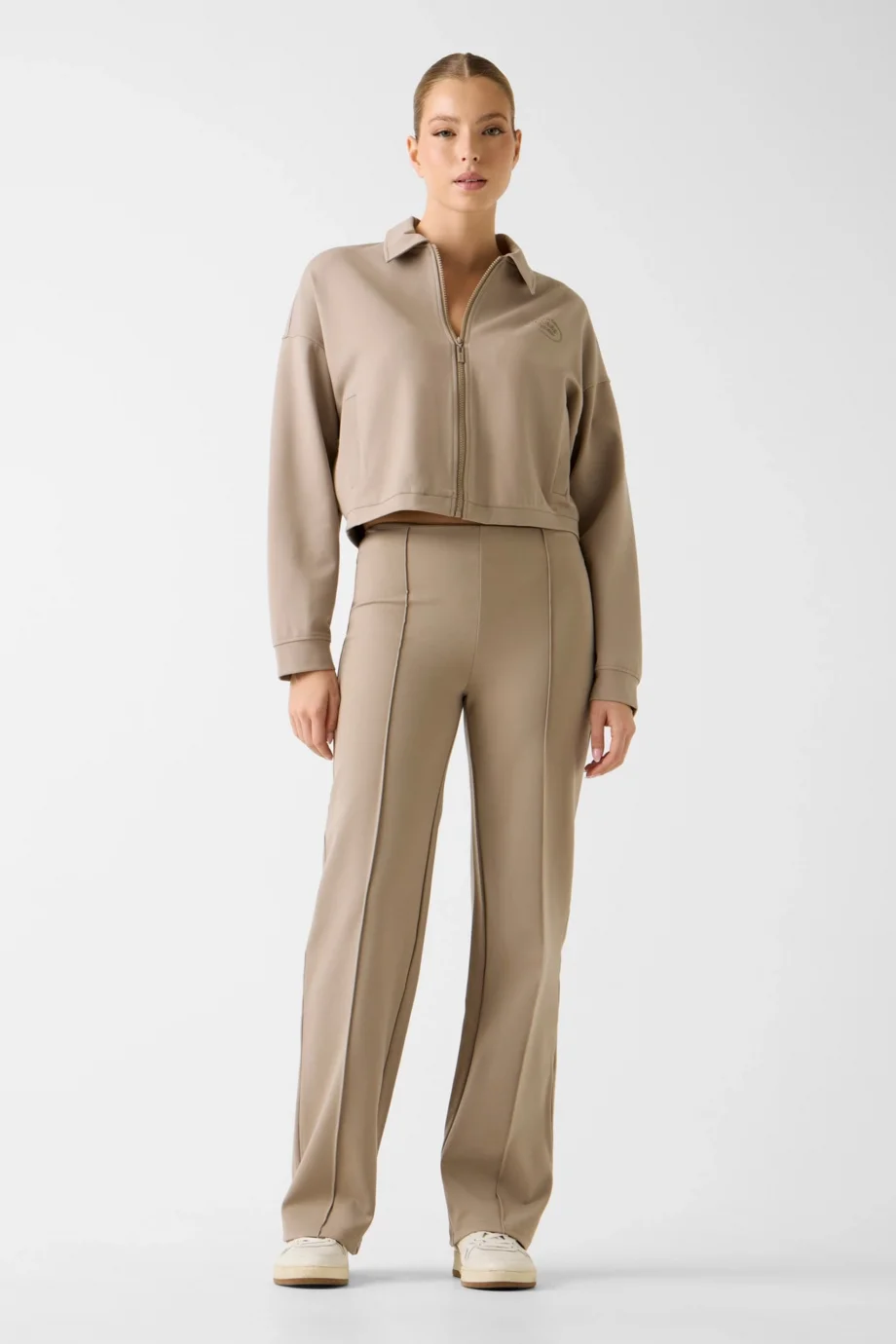 Guess Annie Kısa Tam Fermuarlı Kadın Bej Eşofman Üstü V6RQ17KD822-G1O3