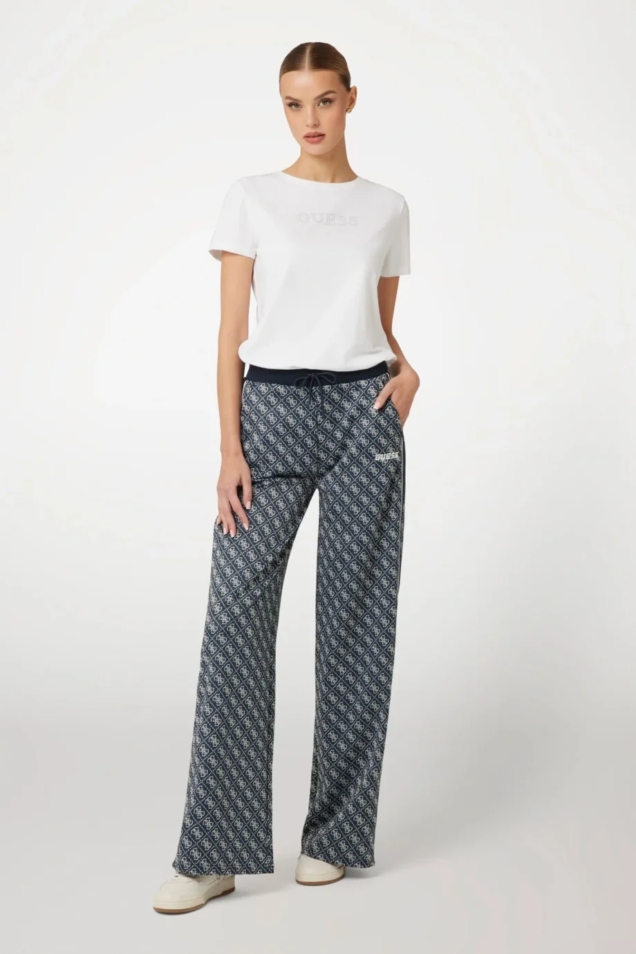 Guess Briana Kadın Beyaz Aktif Regular Fit T-Shirt V3BI11J1314-G011