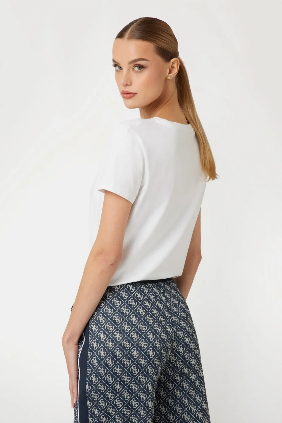 Guess Briana Kadın Beyaz Aktif Regular Fit T-Shirt V3BI11J1314-G011