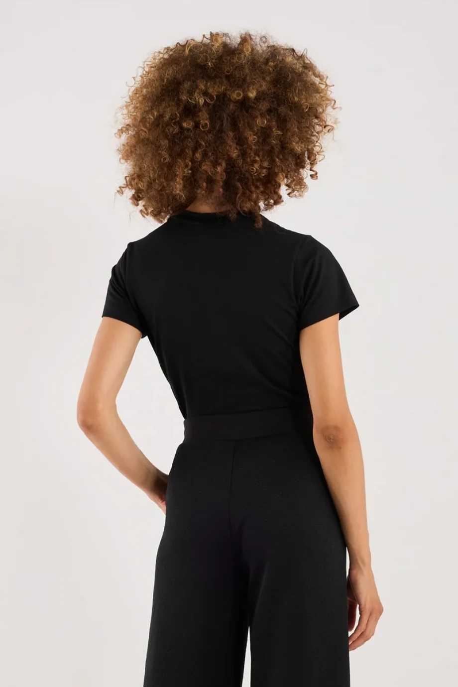 Guess Colette Kısa Kollu Kadın Krem T-shirt V4YI21KCDH1-FJ8N