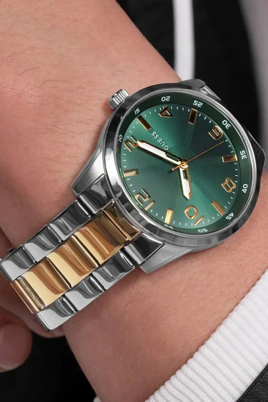 Guess Erkek Metalik Gri Kol Saati GUGW0804G4