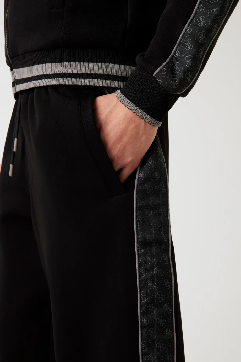 Guess Finlo Erkek Siyah Aktif Regular Fit Eşofman Altı Z5BB06KB3P2-JBLK