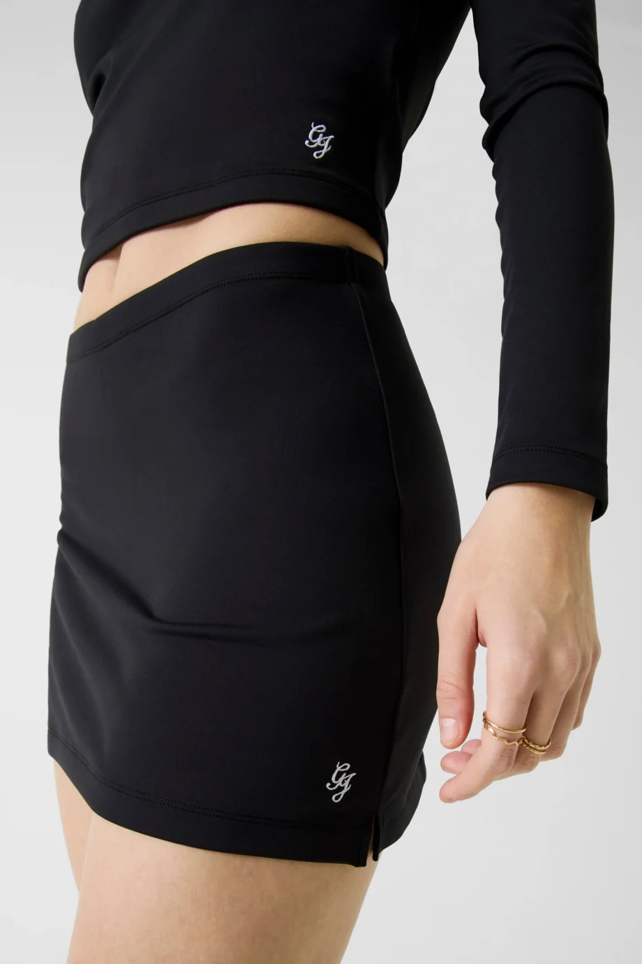 Guess GJ Aktif Şort Kadın Siyah Şort Etek W6RD85K1092-JBLK