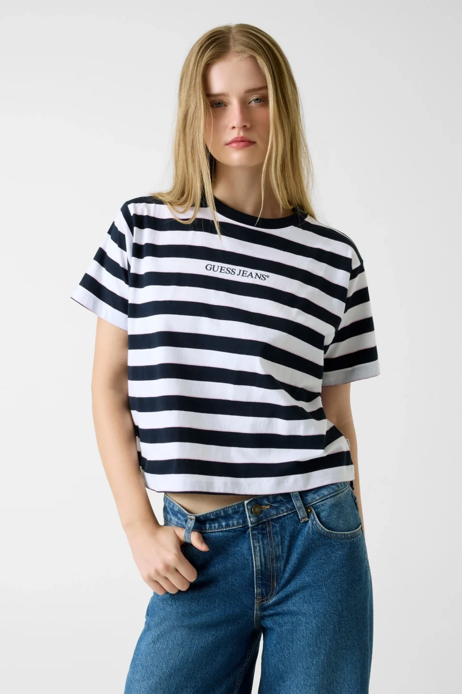 Guess GJ Kısa Kollu Bisiklet Yaka Kutulu Kesim Çizgili Kadın Lacivert T-shirt W6RI19K8HM0-S75Q