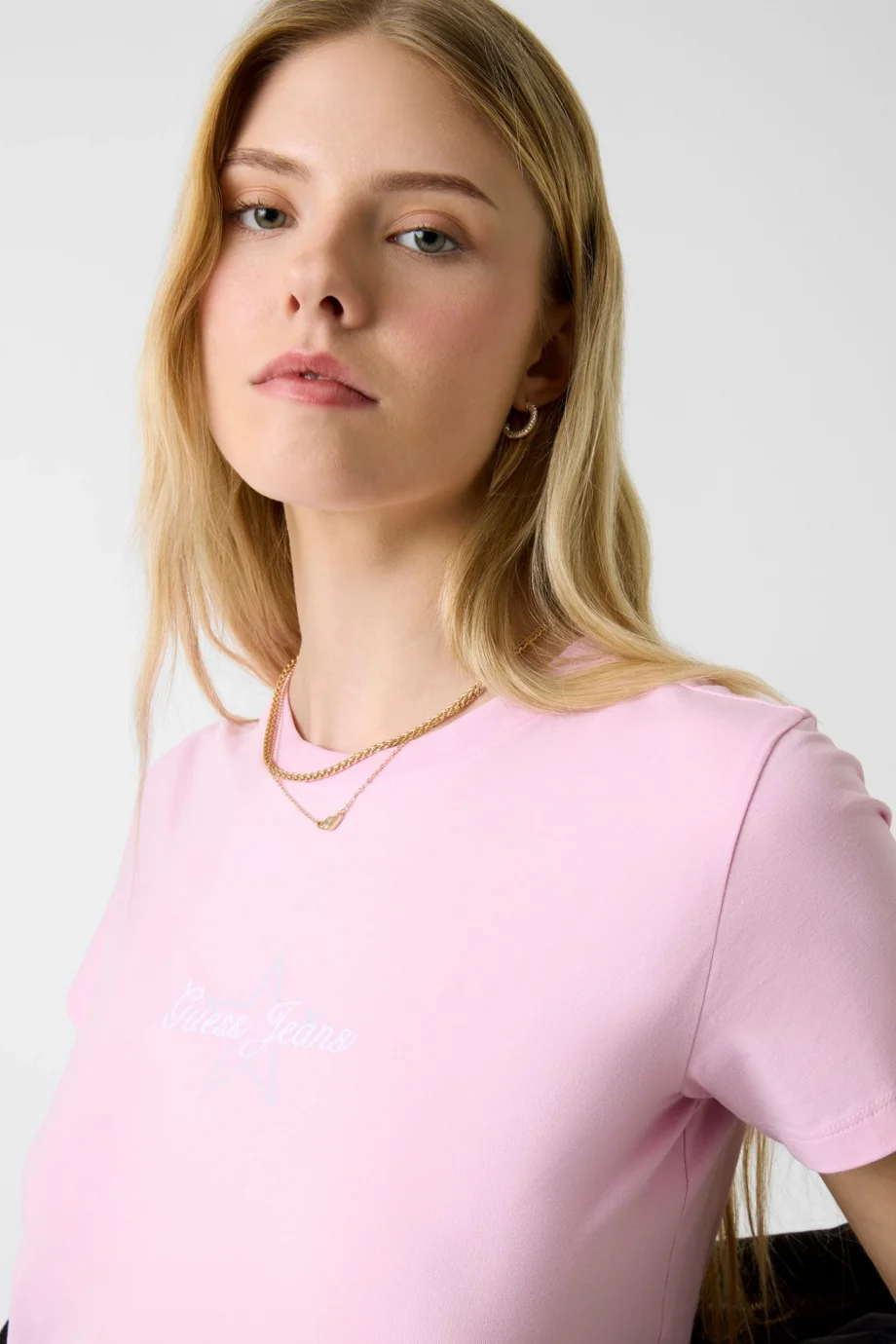 Guess GJ Kısa Kollu Bisiklet Yaka Normal Kesim Yıldız Nakışlı Kadın Pembe T-shirt W6RI18J1314-G65F