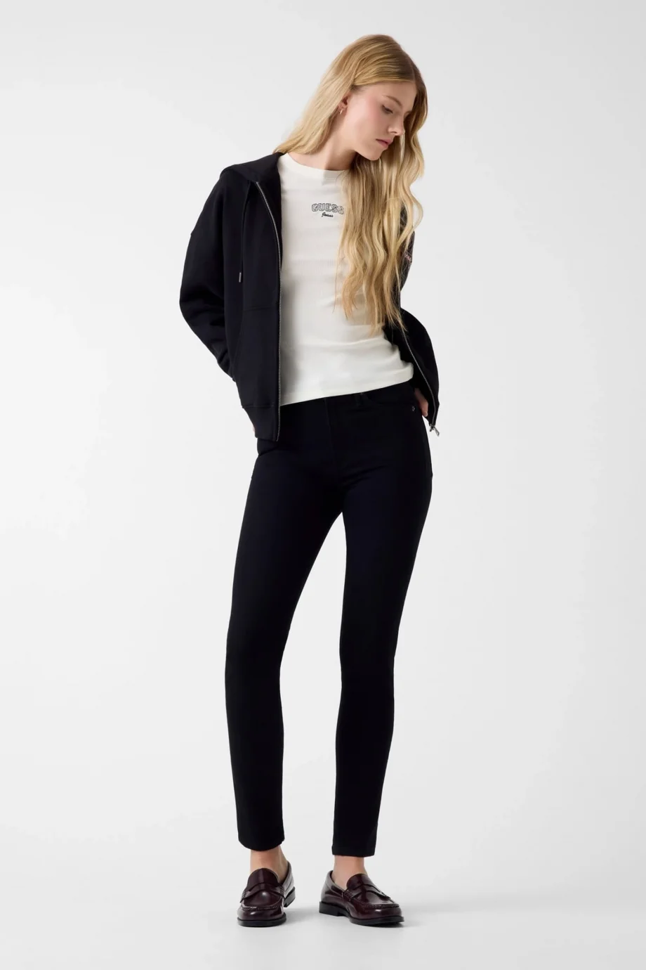 Guess GJ Kolsuz Bisiklet Yaka Nakışlı Dar Kesim Kadın Krem Top W6RP21KA0H1-G053