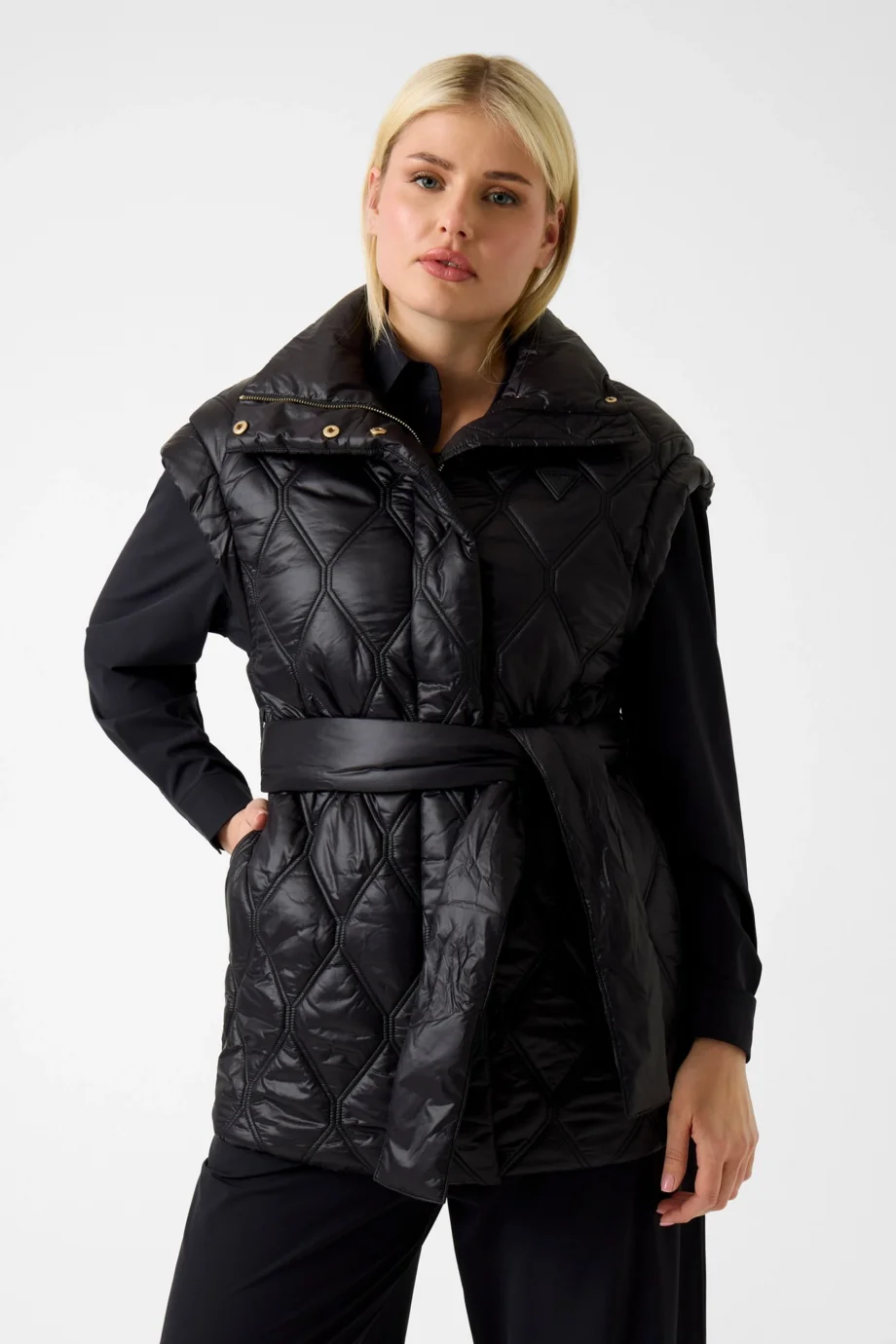 Guess Hilma Kolsuz Şişme Kadın Siyah Yelek V6RN01WL832-JBLK