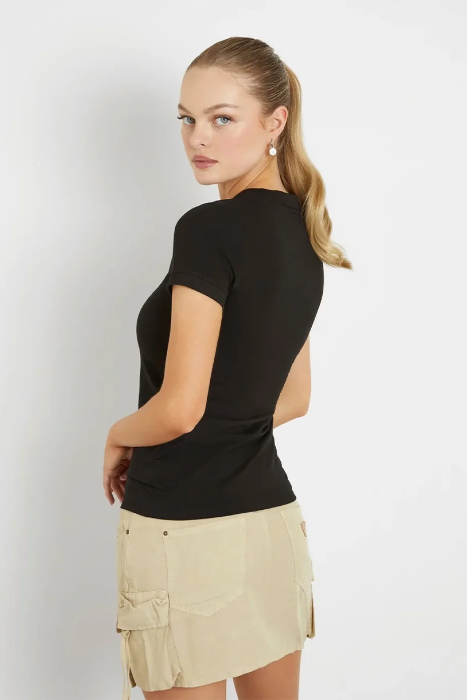 Guess Mini Triangle Kadın Siyah Slim Fit T-Shirt W2YI44J1314-JBLK