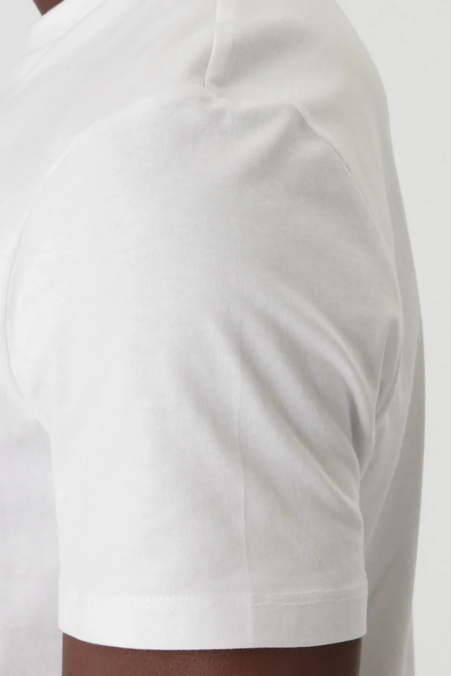 Guess Kele Bisiklet Yaka Kısa Kollu Erkek Beyaz T-shirt Z6RI06I3Z14-G011