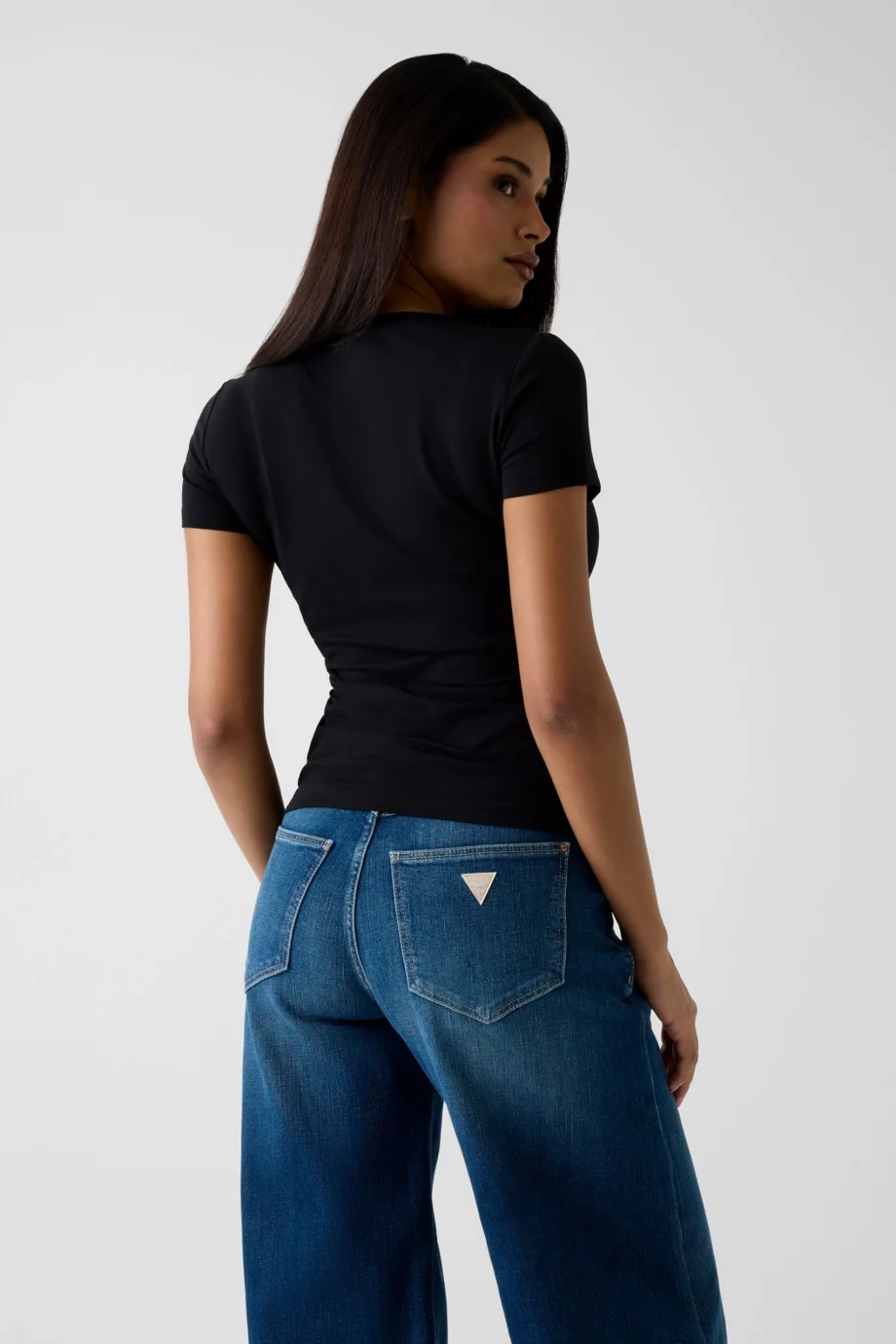 Guess Kısa Kollu Bisiklet Yaka Guess Yazılı Kadın Siyah T-shirt W6RI24J1314-JBLK