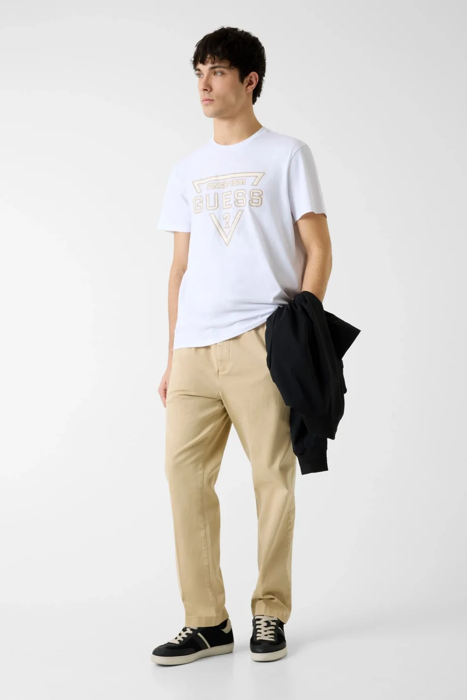 Guess Kısa Kollu Temel Boyalı Üçgen Logolu Erkek Beyaz T-shirt M6RI09I3Z14-G011