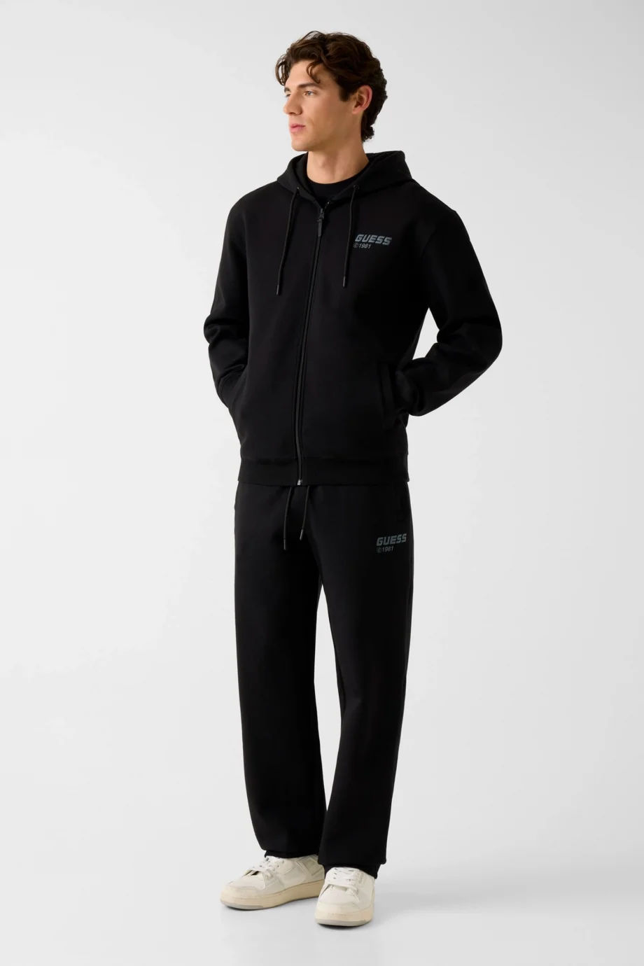 Guess Lauro Düz Paça Erkek Siyah Eşofman Altı Z6RB15K1971-JBLK