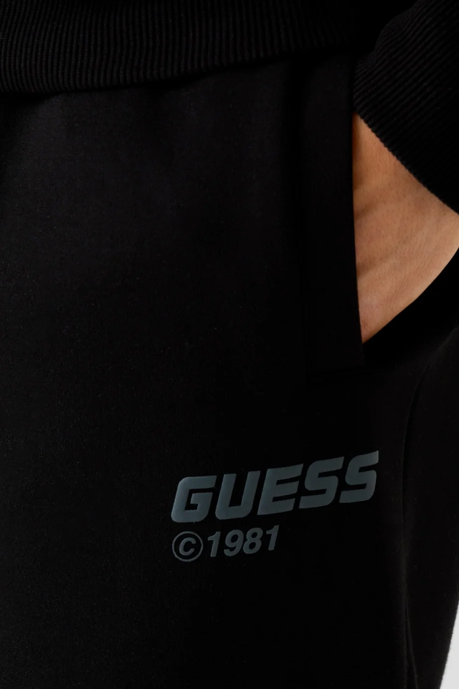 Guess Lauro Düz Paça Erkek Siyah Eşofman Altı Z6RB15K1971-JBLK