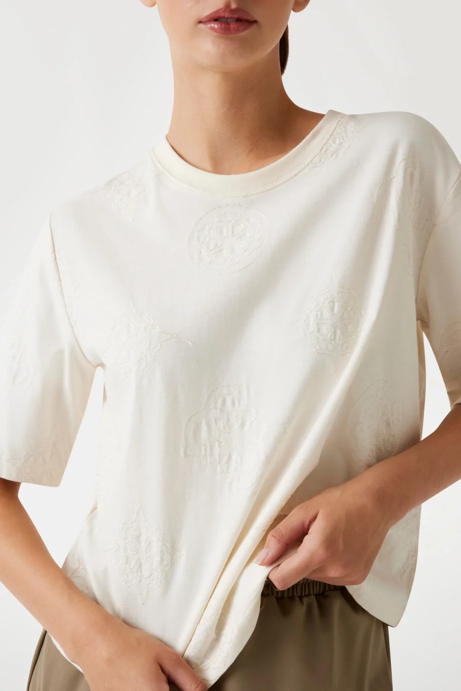 Guess Peony Kadın Krem Aktif Boxy Fit T-Shirt V5YI10I3Z14-F0EW