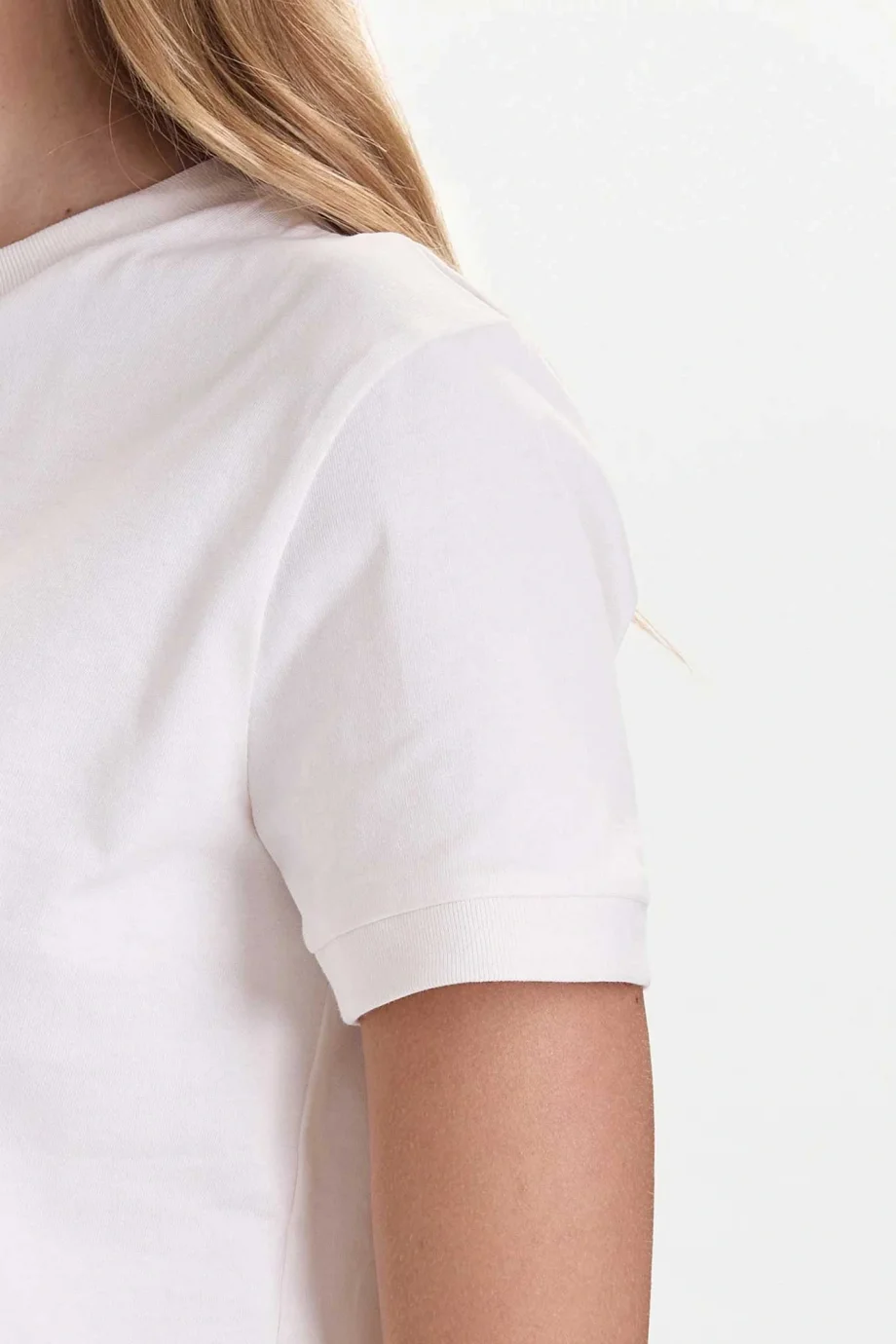 Guess Unique Kadın Beyaz Aktif Regular Fit T-Shirt V5BI16K8FQ4-G1H6