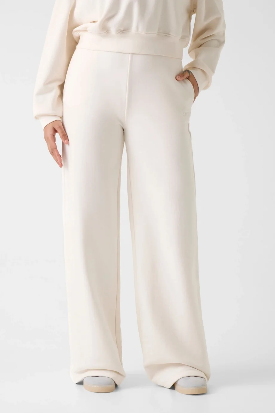 Guess Yayoi Geniş Paça Kadın Beyaz Eşofman Altı V6RB03KD761-G012