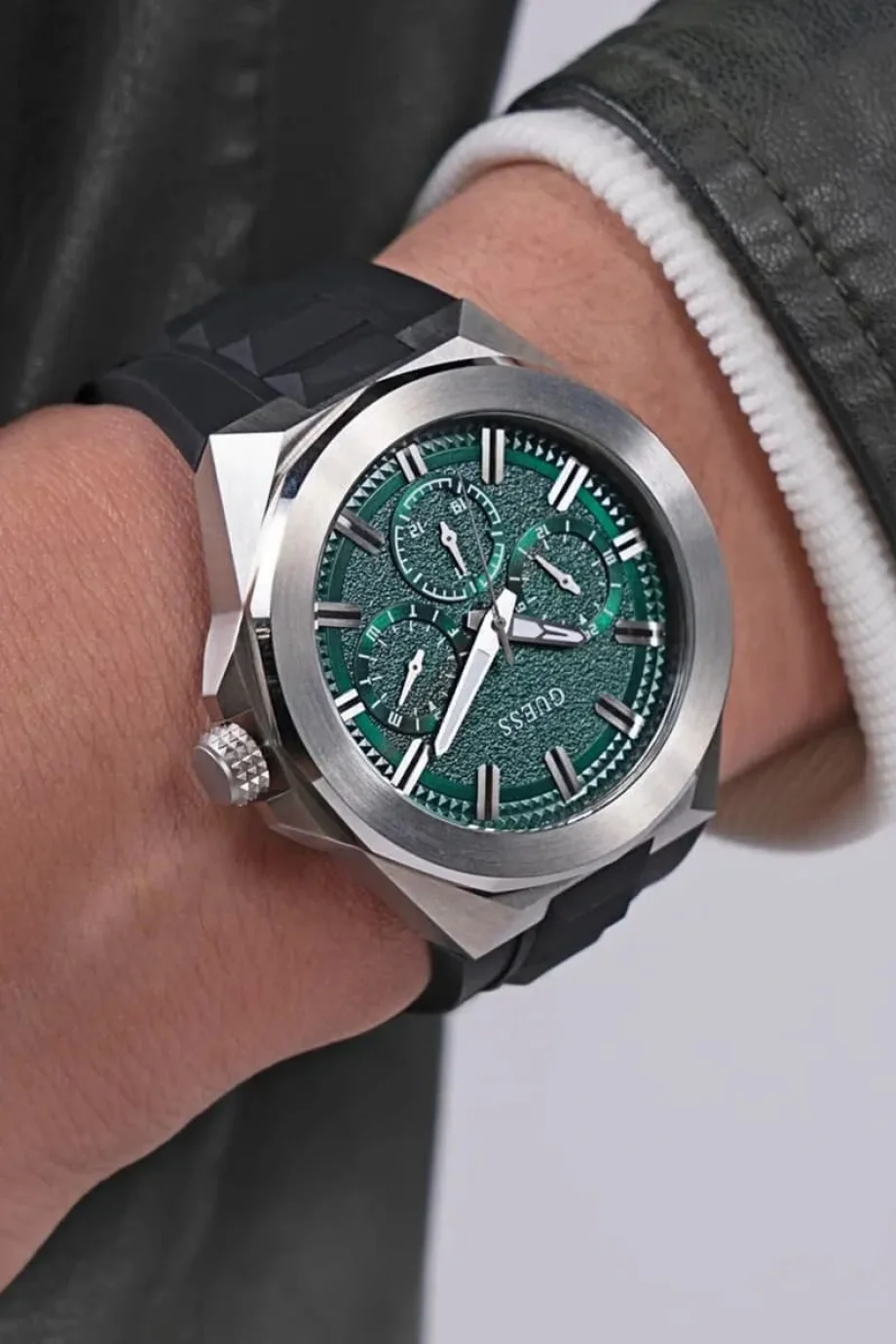 Guess Erkek Siyah Kol Saati GUGW0799G3