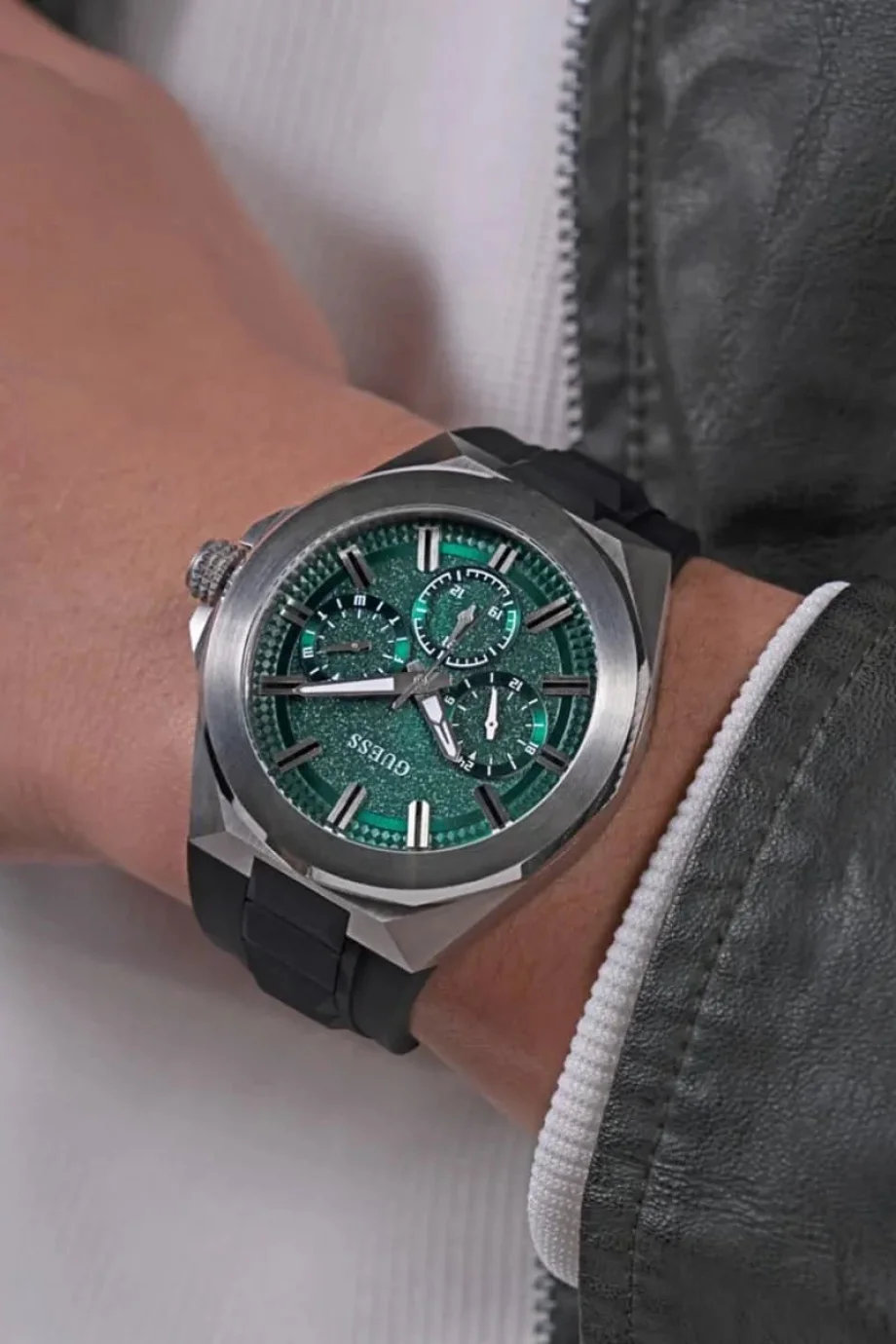 Guess Erkek Siyah Kol Saati GUGW0799G3