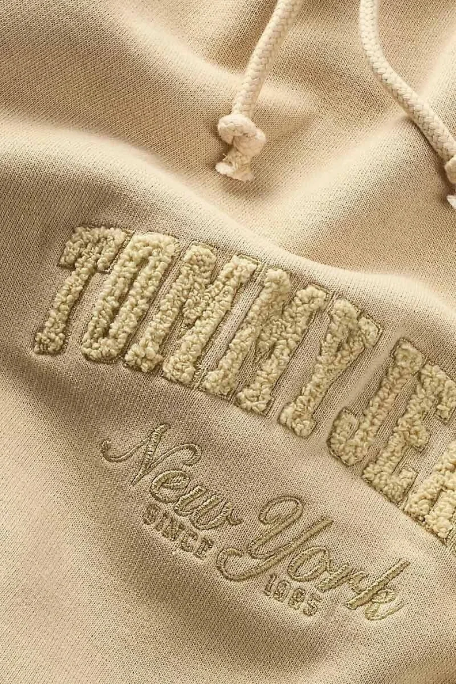 Tommy Hilfiger TJM RLX VINTAGE VARSITY JOGGER Erkek BEJ Eşofman Altı DM0DM20279ACT