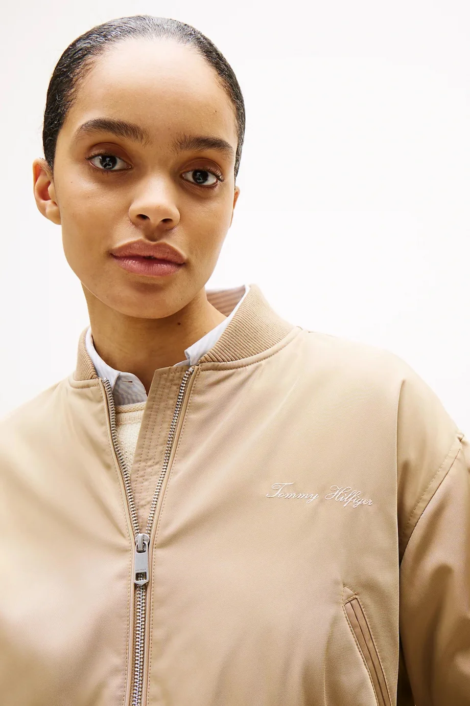 Tommy Hilfiger Kadın Naylon Normal Kesim Kısa Bej Bomber  Ceket WW0WW45634AEH