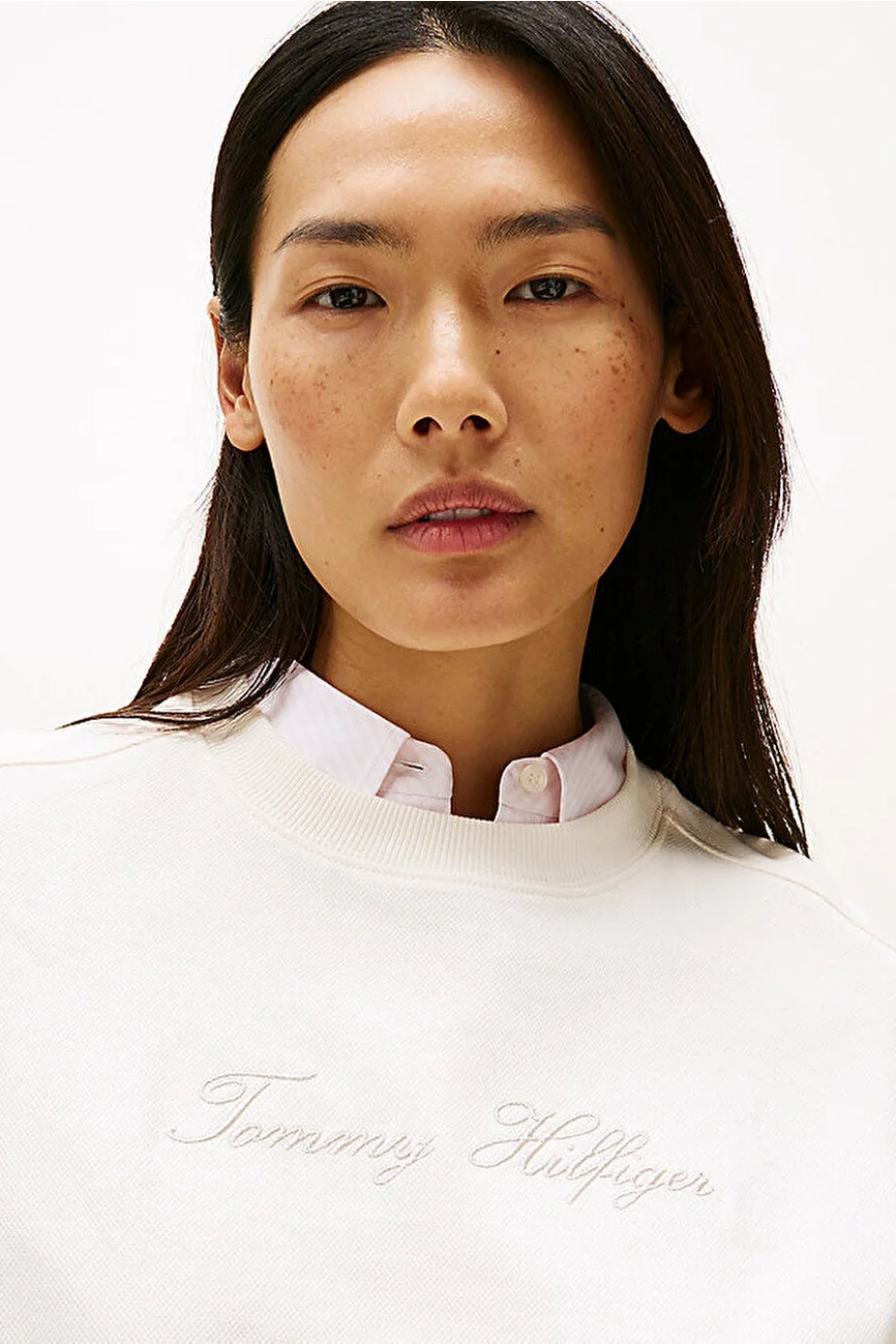 Tommy Hilfiger Kadın Simli Yazı Baskılı Normal Kesim Beyaz Kazak WW0WW47159YA8
